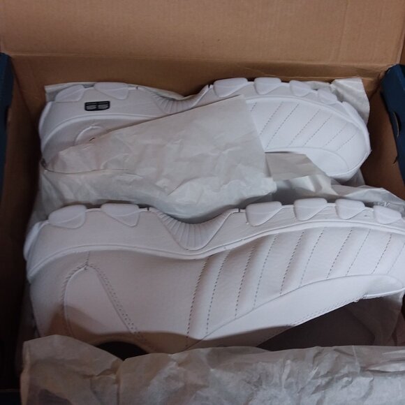 New K -Swiss Men"s size 11 - Picture 2 of 10